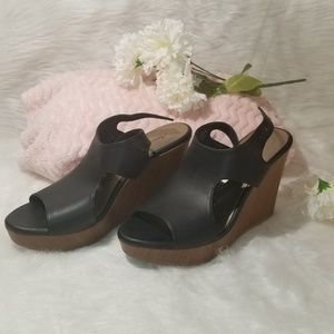 American Eagle black leather open toe wooden wedge